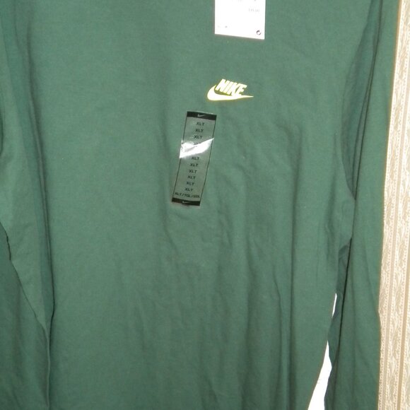 The Nike Tee - Picture 1 of 6